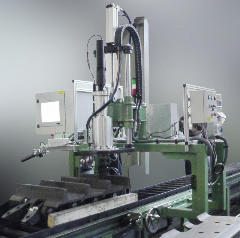 S1620003 Avvitatori per assemblaggio industriale Airtechnology srl nasce nel 2004 come realtà locale con grandi ambizioni: creare con i propri clienti rapporti di partnership e non di fornitura, incontri che non si limitano alla vendita ma che continuano con coerenza nell'assistenza e nell'affiancamento della ricerca della miglior soluzione sempre. L'assistenza poi deve essere riferimento non solo per i propri marchi, ma per i principali e più prestigiosi marchi di utensili elettrici e pneumatici presenti sul mercato.