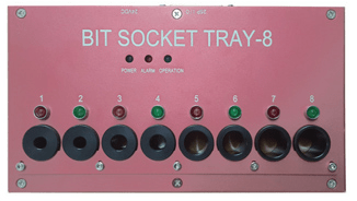 IMMAGINE BIT SOCKET TRAY Avvitatori per assemblaggio industriale A preset program or torque setting is automatically selected in the MD-Series tools once a bit or socket is removed from the bit socket tray. Connects to MDC Controllers. 8 bit or 4 bit holder ports with sensors.